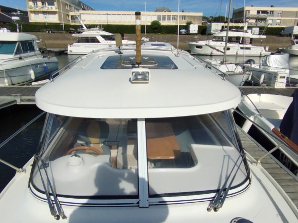 Bateau moteur occasion Quicksilver weekend 700 vue babord scaled