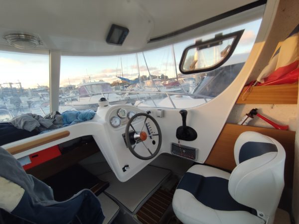 Quicksilver 640 Pilothouse interieur vedette occasion Albatre Plaisance Normandie